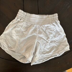 Lululemon Hotty Hot High-Rise Lined Short White Size 4 LW7AWJT